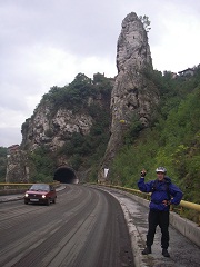 Скала перед въездом в Сараево
