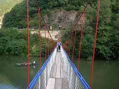 Подвесной пешеходный мост через Мораву